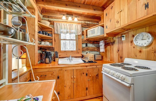 Dobson Cabin | North Carolina Wine Country Cabin w/Deck