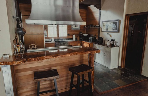 Marblemount Cabin | North Cascades Getaway – Off-Grid Riverside Cabin with Wood-Fired Hot Tub