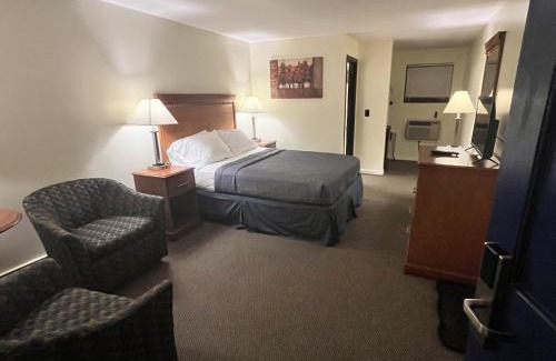 Bartlett Hotel | North Colony Motel and Cottages