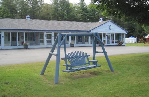 Bartlett Hotel | North Colony Motel and Cottages