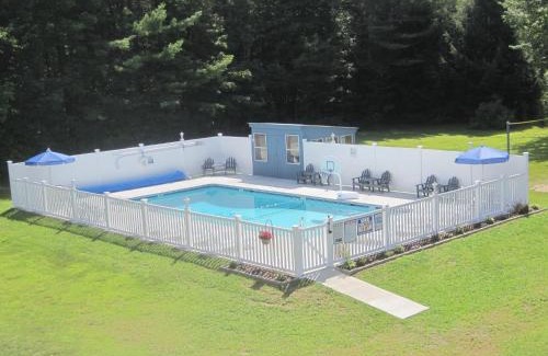 Bartlett Hotel | North Colony Motel and Cottages