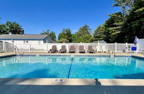 Bartlett Hotel | North Colony Motel and Cottages