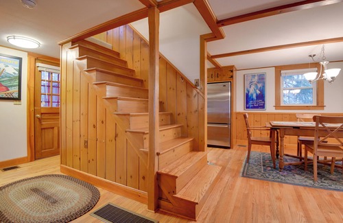 Cranmore Birches Cottage | North Conway Home < Walk to Slopes at Cranmore!