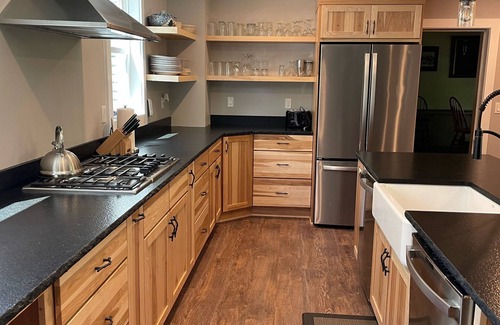 North Conway House | North Conway! Mins to 3 Ski Resorts Sleeps 22 with 9 bedrooms & outdoor Hot Tub!