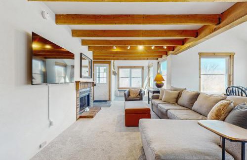 Proctorsville Apartment | North Country 6