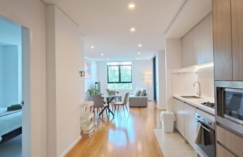 Epping Apartment | North facing cosy 2 Bedrooms ensuite APT | 2 Queen Beds | Free secure parking