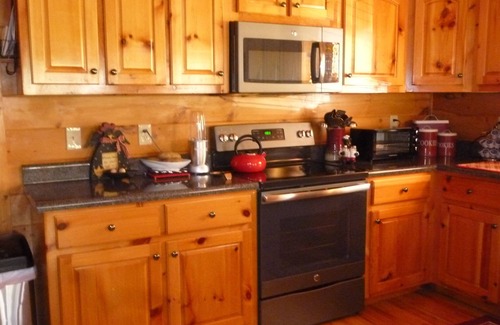 Blairsville Cabin | North GA Mountains Beautiful Panoramic Views, Hot Tub, WIFI, Fireplace