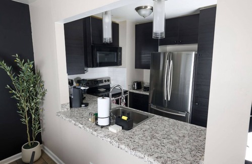 North Raleigh House | North Hills/Gym/Sauna/Massage Chair/Pool
