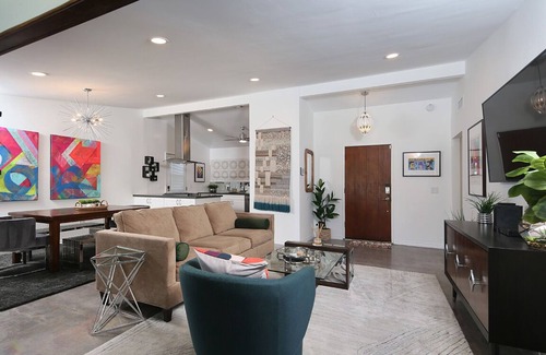 Sun Valley House | North Hollywood Oasis + Near Universal City + Poolside Movie Nights