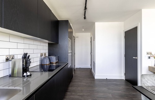 College Park and Old Oak Apartment | North Ken III - 1-Bedroom+Balcony+Concierge