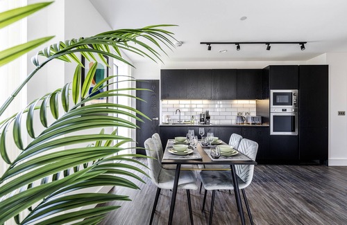 College Park and Old Oak Apartment | North Ken III - 1-Bedroom+Balcony+Concierge