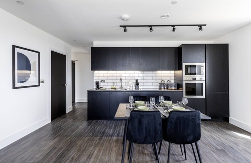 College Park and Old Oak Apartment | North Ken V - 2Bedroom+1Bathroom+Balcony+Concierge