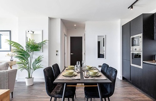 College Park and Old Oak Apartment | North Ken VI - 2Beds+2Bathrooms+Balcony+Concierge