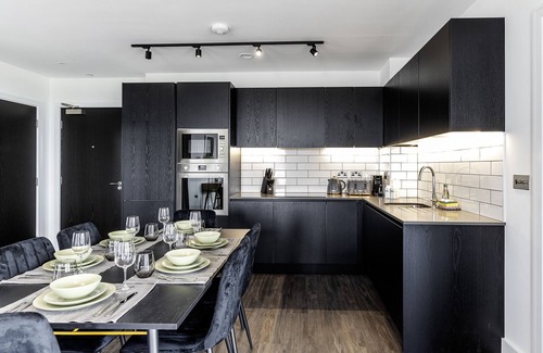College Park and Old Oak Apartment | North KenIX - 3Bedroom+2Bathroom+Balcony+Concierge