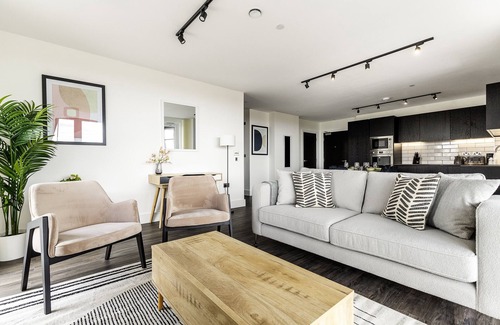 College Park and Old Oak Apartment | North KenIX - 3Bedroom+2Bathroom+Balcony+Concierge