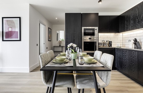 College Park and Old Oak Apartment | North KenVIII-2Bedroom+2Bathroom+Balcony+Concierge