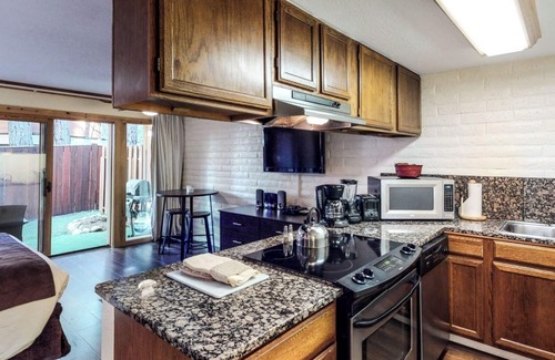 Incline Village Apartment | North Lake Tahoe Studio: availablen12/19/2023 to 1/2/2024 Xmas Special $116