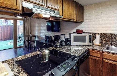 Incline Village Apartment | North Lake Tahoe Studio: availablen12/19/2023 to 1/2/2024 Xmas Special $116