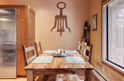 Tahoe City House | North Lake Tahoe Alpine Retreat – 5 Min to Skiing!