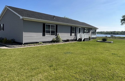 Coldwater House | North Lakes chain waterfront home with private dock access.
