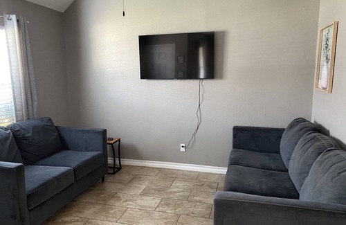 Bonanza Condo | North Laredo 3 Bed 3 Full Bath