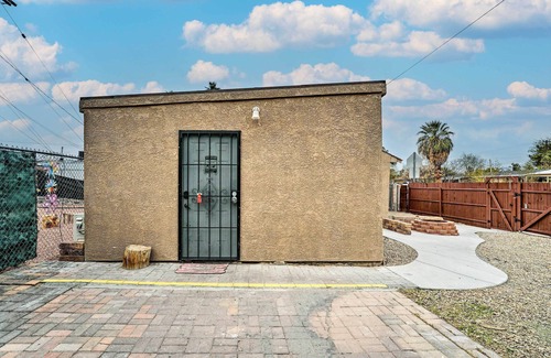 North Las Vegas Apartment | North Las Vegas Studio w/Fire Pit: 10 Mi to Strip
