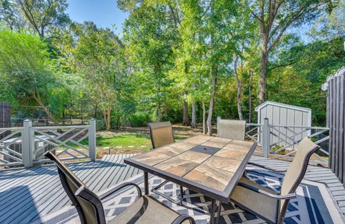 Macon House | North Macon Townhome with Deck Less Than 8 Mi to Downtown!