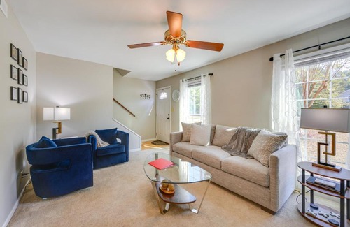 Macon House | North Macon Townhome with Deck Less Than 8 Mi to Downtown!