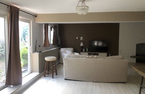 Marshfield Apartment | North Marshfield furnished rental with amazing sunsets . Pet friendly and cozy