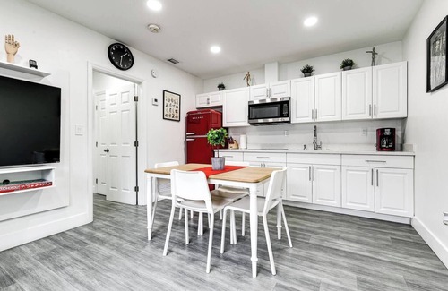 North Miami Beach Bed & Breakfast | North Miami Beach Retreat