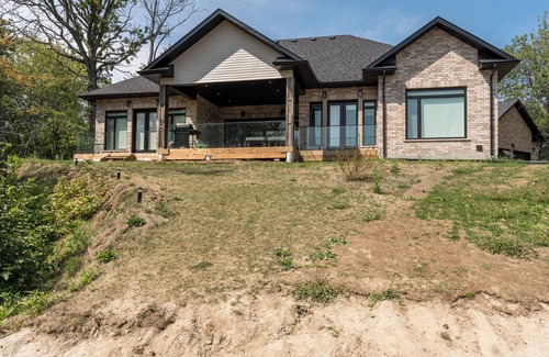 Ryerson Cottage | North Muskoka Lake Front 5 Bdrm Newly Built Cottage luxurious Modern Amenities.