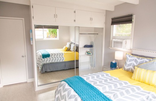 North of Montana House | North of Montana Ave., Modern Santa Monica guesthouse