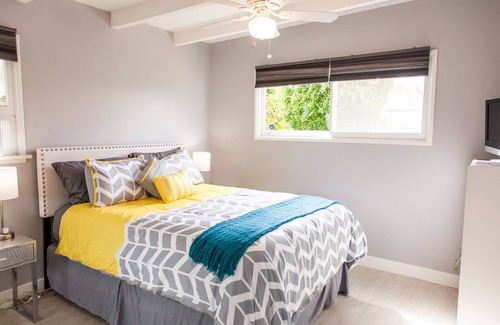 North of Montana House | North of Montana Ave., Modern Santa Monica guesthouse