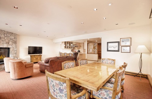 Downtown Condo | North Of Nell, Unit 4b