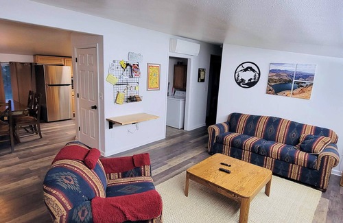 Livingston Apartment | North Of Paradise! Great 2 Bedroom 900 sqft loft