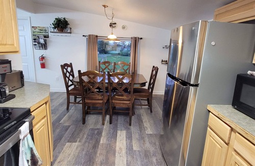 Livingston Apartment | North Of Paradise! Great 2 Bedroom 900 sqft loft