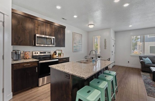 North Ogden House | North Ogden Townhome Near Ski Resorts & Pet Friendly!
