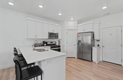 North Ogden House | North Ogden Townhouse Near Ski Resorts + Pet-Friendly