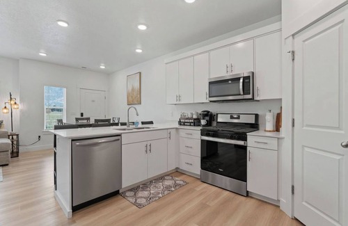 North Ogden House | North Ogden Townhouse Near Ski Resorts + Pet-Friendly