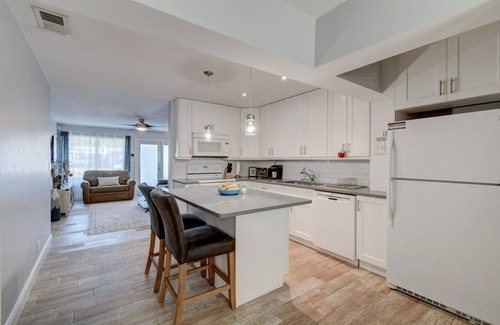 North Palm Beach House | North Palm Beach Getaway House, Close To Beaches!☀️