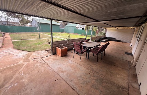Belalie House | North Parade AccommodationnComfortable 3 Bedroom Accommodation in Jamestown