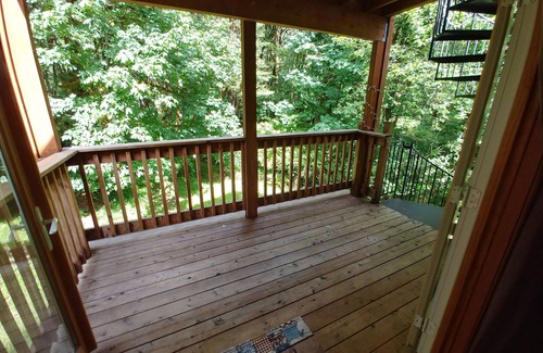 North Plains Ski Chalet | North Plains Home on a Stream in foothills of the Coast Range Mtns Unplug Zone