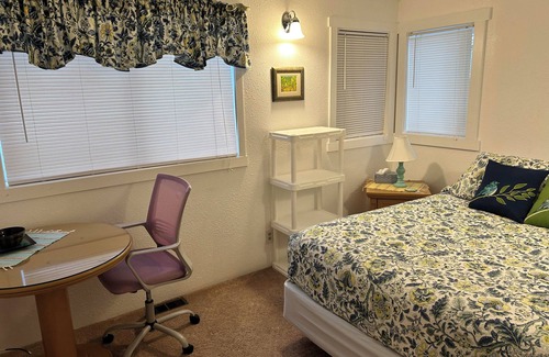 Badger Cabin | North Pole Aurora Lodge-Charming 2-bedroom in North Pole-WiFi and aurora viewing
