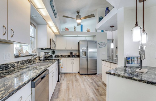 North Port House | North Port Home w/Lanai & Pool - 8 Mi to Beach!