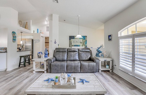 North Port House | North Port Home w/Lanai & Pool - 8 Mi to Beach!