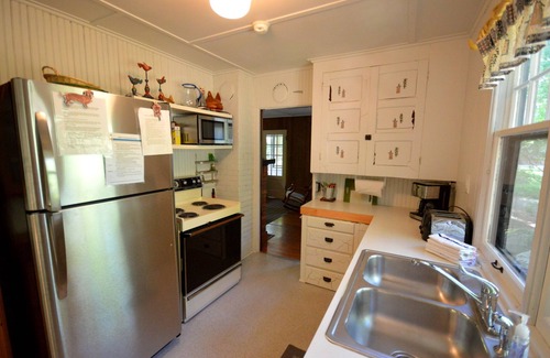 Holland House | North Red, a cozy 2-bedroom condo in the heart of Holland, MI, perfect for up to 6 guests.