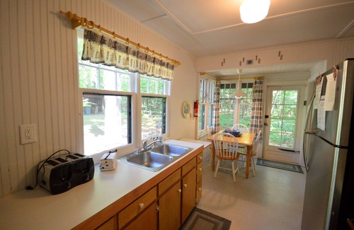 Holland House | North Red, a cozy 2-bedroom condo in the heart of Holland, MI, perfect for up to 6 guests.