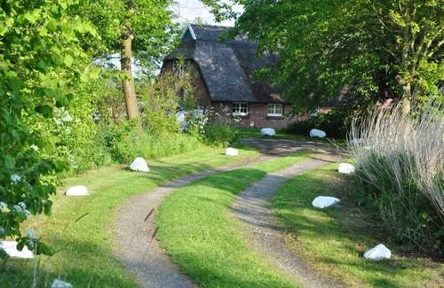 Butjadingen House | North Sea, old Frisian thatched cottage in idyllic secluded location with sauna