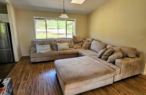 Haleiwa House | North Shore 3 Bedroom Ocean View walking distance to Waimea Beach with AC,