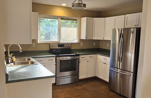 Haleiwa House | North Shore 3 Bedroom Ocean View walking distance to Waimea Beach with AC,